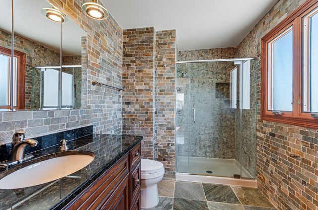 8732 W Surrey Park, Palos Hills, IL 60465