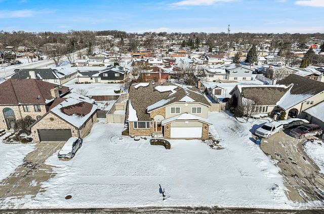 8732 W Surrey Park, Palos Hills, IL 60465