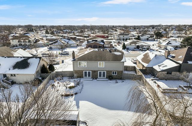 8732 W Surrey Park, Palos Hills, IL 60465