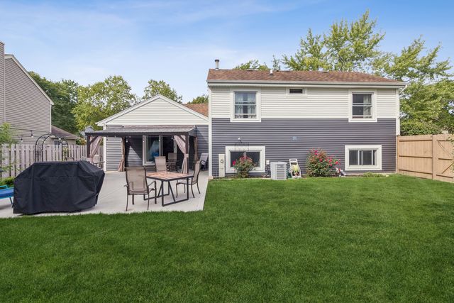 771 Covington Circle, Crystal Lake, IL 60014