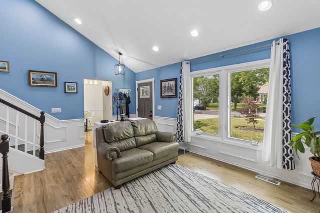 771 Covington Circle, Crystal Lake, IL 60014
