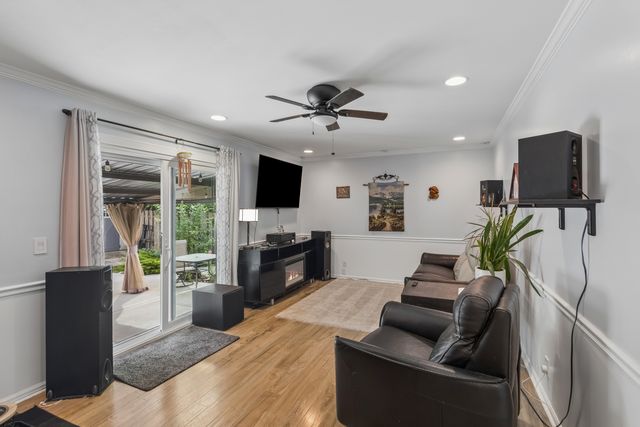771 Covington Circle, Crystal Lake, IL 60014