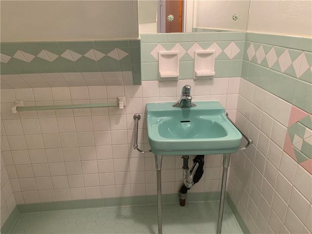 420 Grant Ave. Ext., West Mifflin, PA 15122