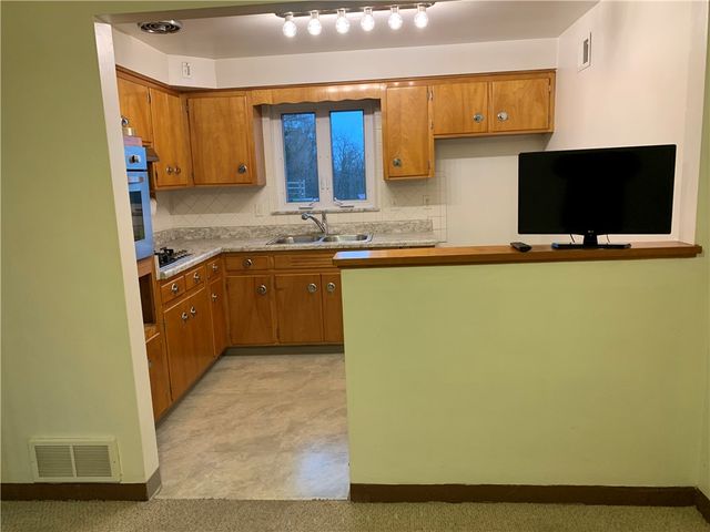 420 Grant Ave. Ext., West Mifflin, PA 15122