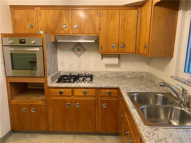 420 Grant Ave. Ext., West Mifflin, PA 15122