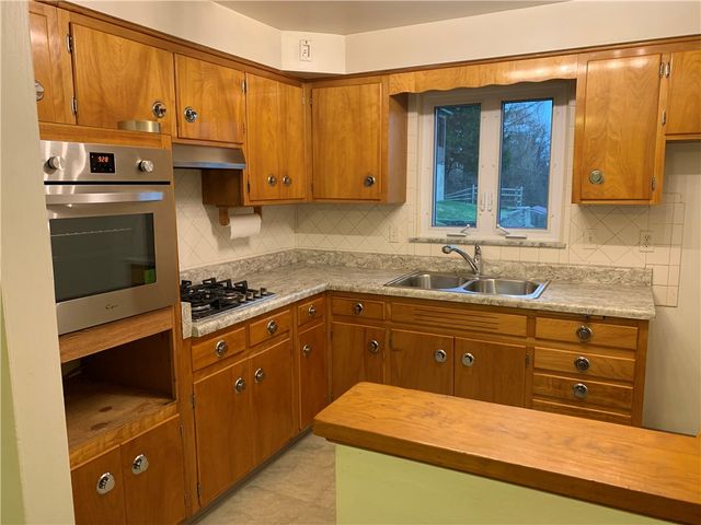 420 Grant Ave. Ext., West Mifflin, PA 15122