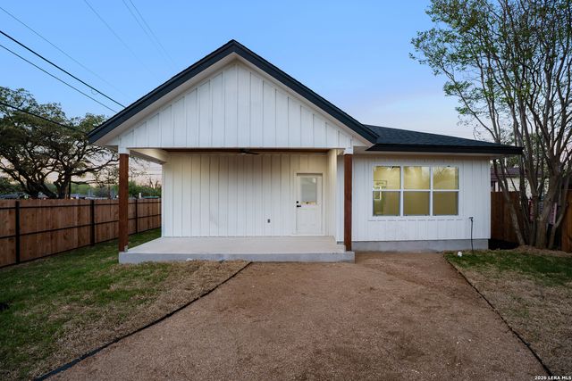 1742 Basse, San Antonio, TX 78213