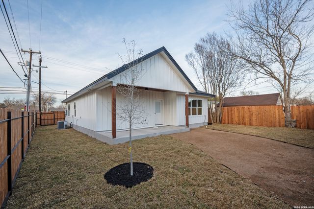 1742 Basse, San Antonio, TX 78213