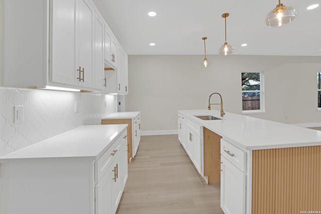 1742 Basse, San Antonio, TX 78213