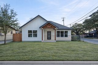 1742 Basse, San Antonio, TX 78213