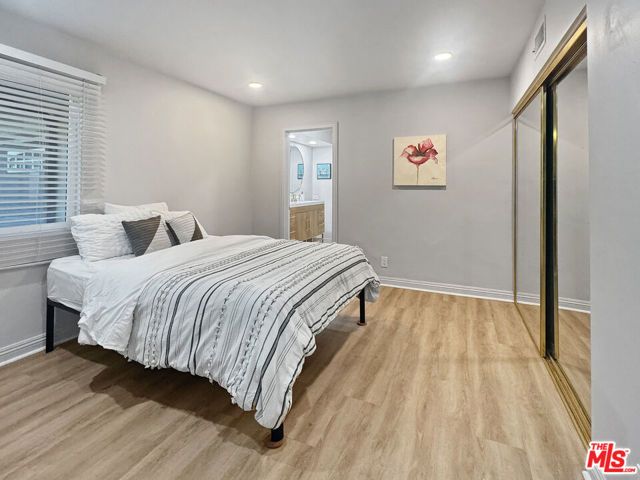 15701 Royal Ridge Road, Los Angeles, CA 91403