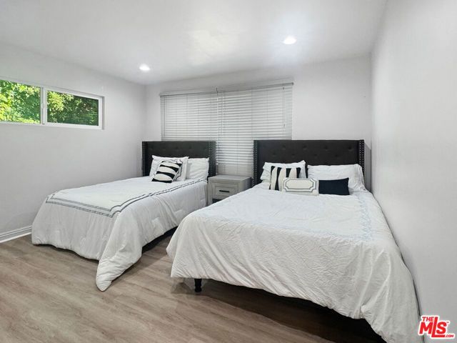 15701 Royal Ridge Road, Los Angeles, CA 91403