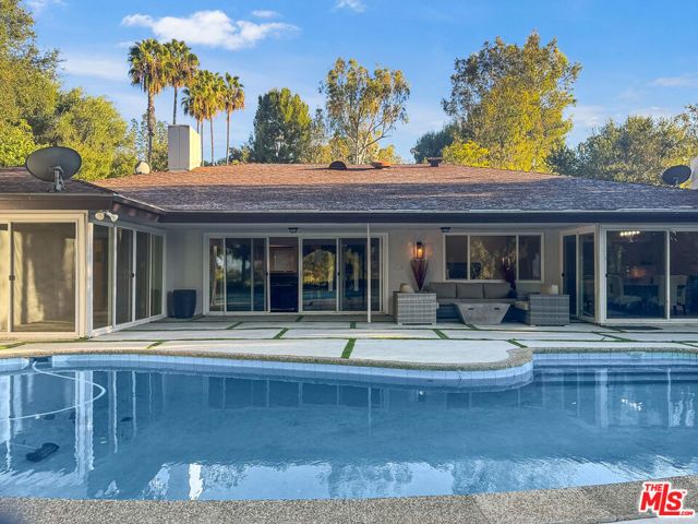 15701 Royal Ridge Road, Los Angeles, CA 91403