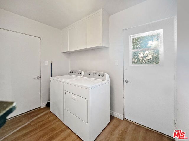 15701 Royal Ridge Road, Los Angeles, CA 91403