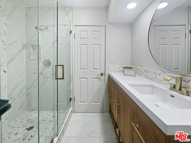 15701 Royal Ridge Road, Los Angeles, CA 91403