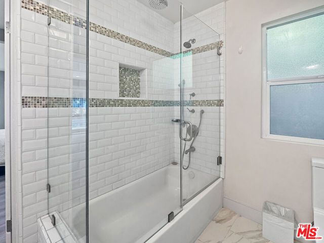 15701 Royal Ridge Road, Los Angeles, CA 91403