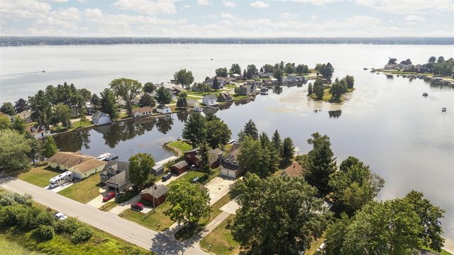 7039 W White Birch Avenue, Lake City, MI 49651