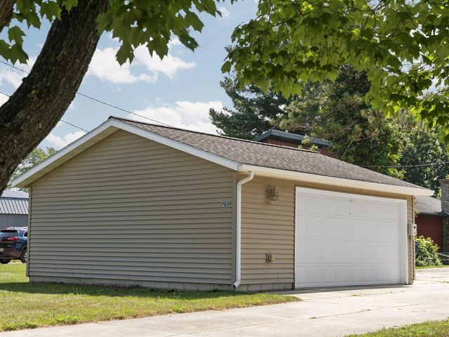 7039 W White Birch Avenue, Lake City, MI 49651