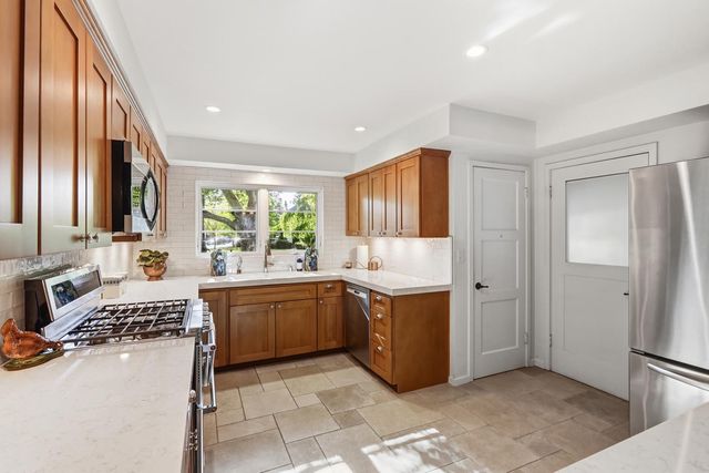 2765 14th St, Sacramento, CA 95818