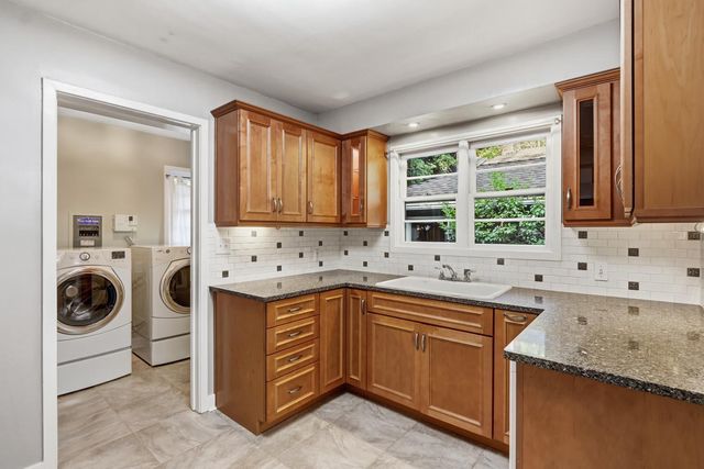 2765 14th St, Sacramento, CA 95818