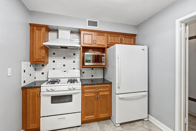 2765 14th St, Sacramento, CA 95818