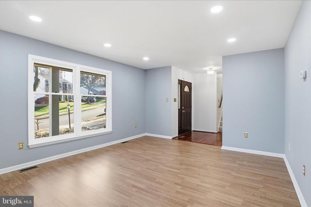 7594 WOODSTOWN DR, Springfield, VA 22153