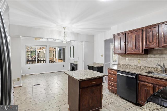 7594 WOODSTOWN DR, Springfield, VA 22153