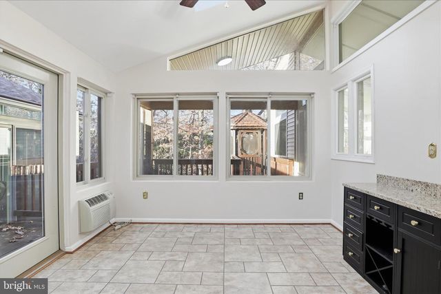 7594 WOODSTOWN DR, Springfield, VA 22153