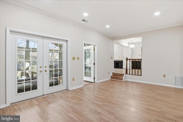 7594 WOODSTOWN DR, Springfield, VA 22153