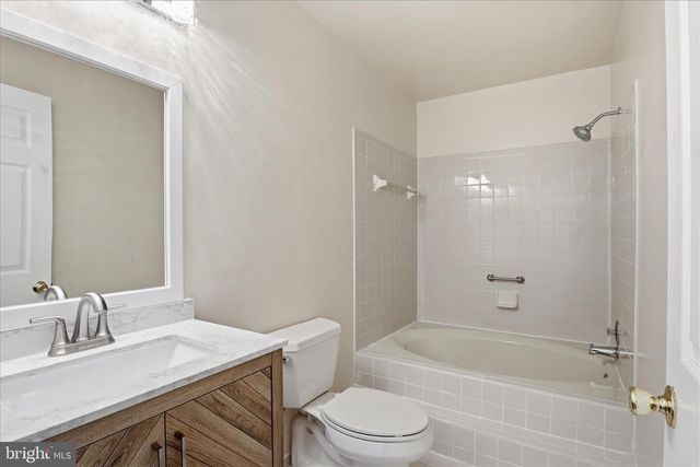 7594 WOODSTOWN DR, Springfield, VA 22153