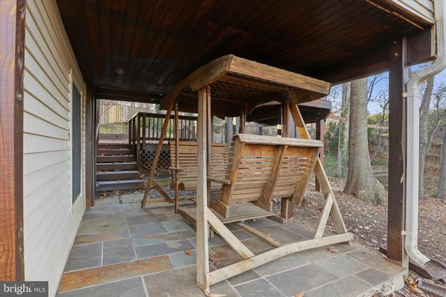 7594 WOODSTOWN DR, Springfield, VA 22153