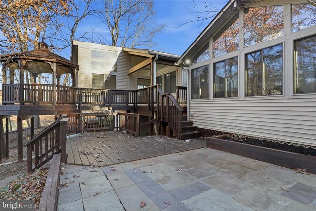 7594 WOODSTOWN DR, Springfield, VA 22153