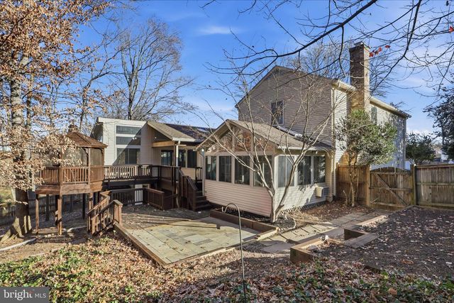 7594 WOODSTOWN DR, Springfield, VA 22153