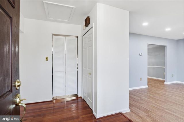 7594 WOODSTOWN DR, Springfield, VA 22153