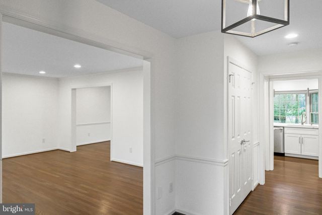 9312 SPRINKLEWOOD LN, Potomac, MD 20854