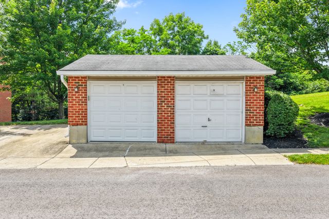 316 Deepwoods Drive, Highland Heights, KY 41076