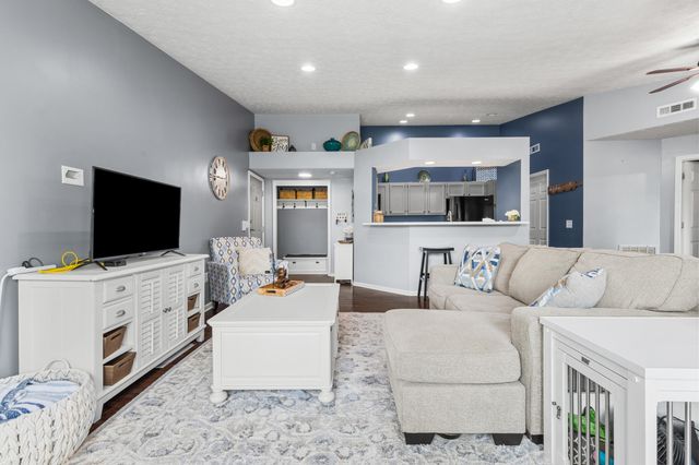 316 Deepwoods Drive, Highland Heights, KY 41076