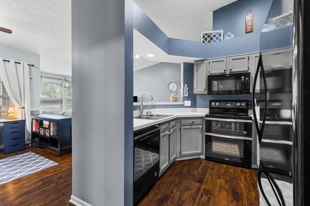 316 Deepwoods Drive, Highland Heights, KY 41076