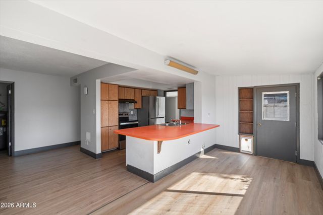 3817 W HARMONT Drive, Phoenix, AZ 85051