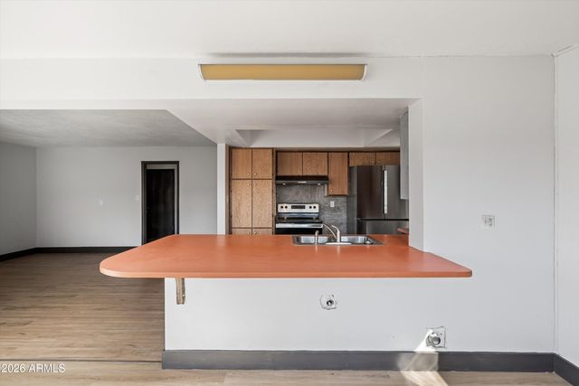 3817 W HARMONT Drive, Phoenix, AZ 85051