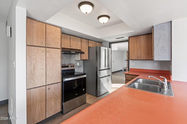 3817 W HARMONT Drive, Phoenix, AZ 85051