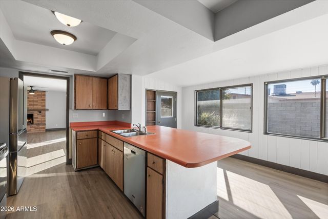 3817 W HARMONT Drive, Phoenix, AZ 85051