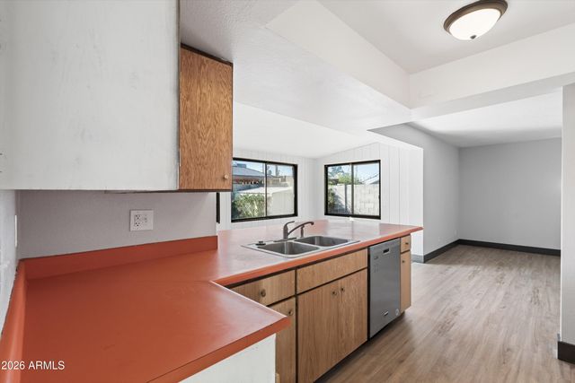 3817 W HARMONT Drive, Phoenix, AZ 85051