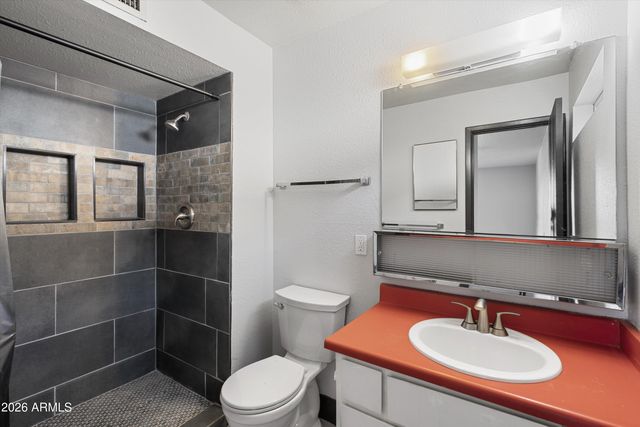 3817 W HARMONT Drive, Phoenix, AZ 85051