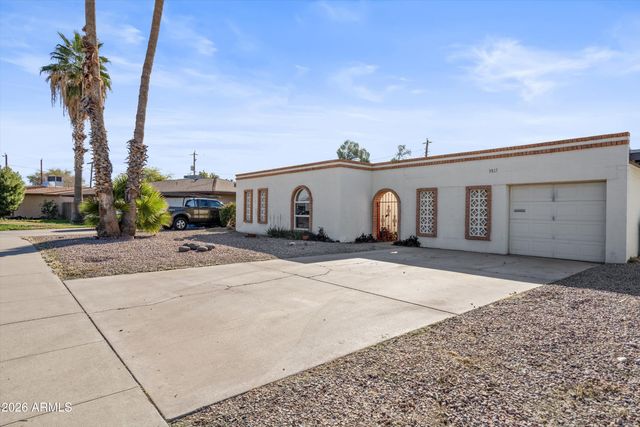 3817 W HARMONT Drive, Phoenix, AZ 85051