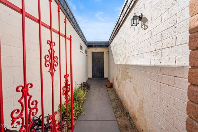 3817 W HARMONT Drive, Phoenix, AZ 85051