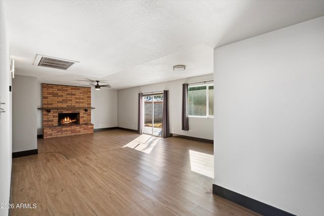 3817 W HARMONT Drive, Phoenix, AZ 85051