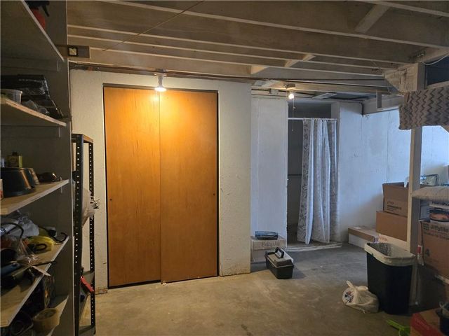 2435 S GLENWOOD Avenue, Independence, MO 64052