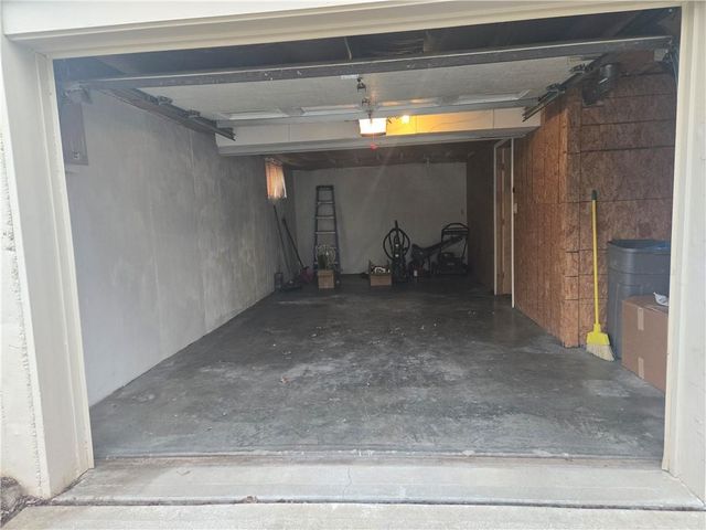 2435 S GLENWOOD Avenue, Independence, MO 64052