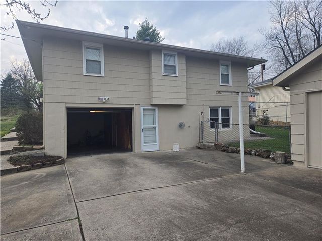 2435 S GLENWOOD Avenue, Independence, MO 64052